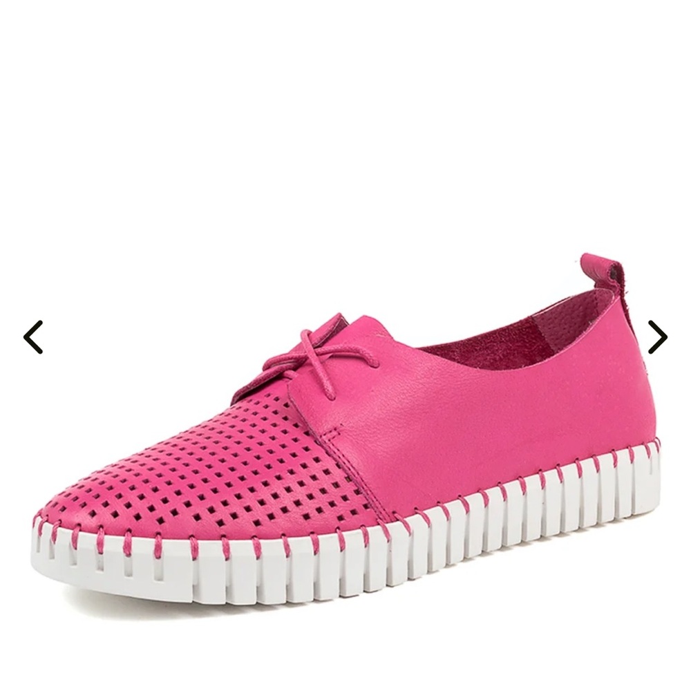 Django and Juliette | Huston | NWOB | Fuchsia  | Perforated Leather | 39 (8.5)